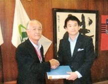 さいたま市清水市長に、事業報告および「要望書」を提出。